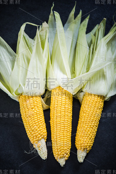 整个玉米棒