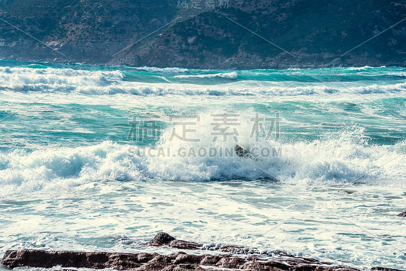 波图费罗海岸波涛汹涌