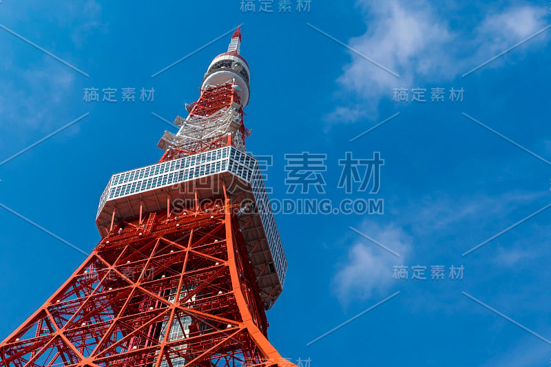 东京塔，蓝天中的日本地标