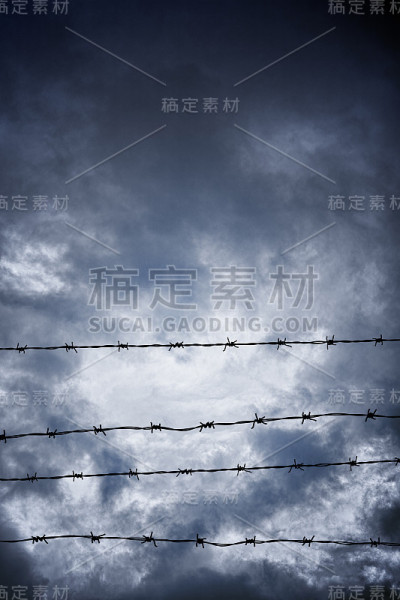 有刺的铁丝网有助于安全