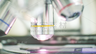 实验室物镜显微镜的近景。