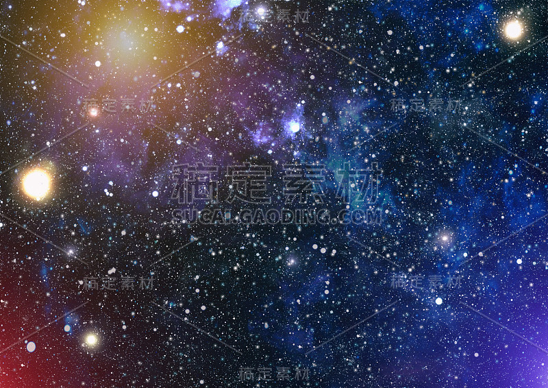 纵览深空全景。满是星星的黑暗夜空。外太空中的星云