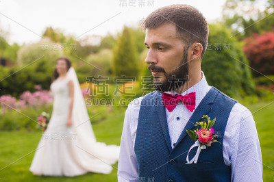 严肃的已婚男人的肖像