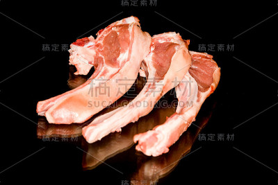 羊排。温柔的白色肉