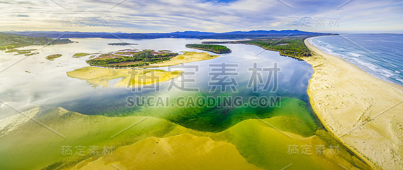 空中全景的瓦拉加洛河口-浅绿色的水岛屿和沙子。澳大利亚美丽的风景