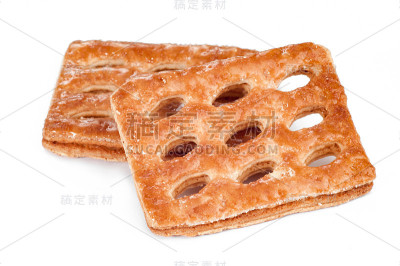 新鲜的饼干孤立在白色