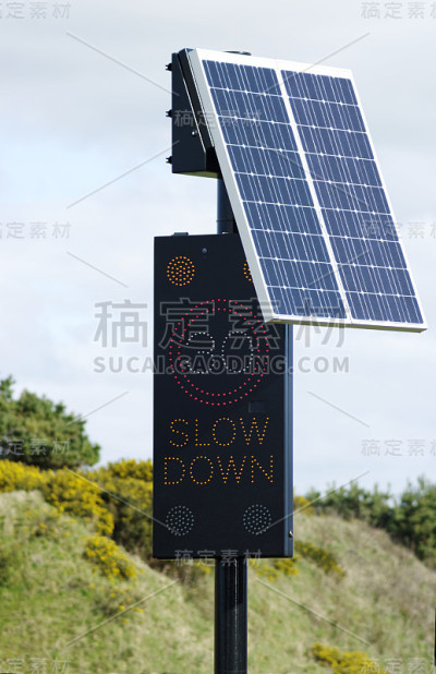 电子自动限速提醒标志和太阳能电池板