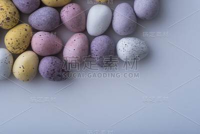 彩色的迷你复活节彩蛋与复制空间