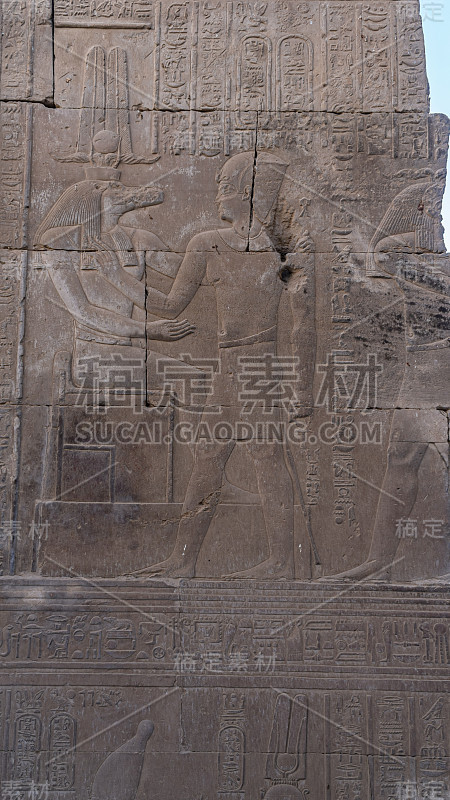 Kom Ombo神庙。Kom Ombo是埃及的一个农业城镇，以Kom Ombo神庙而闻名。它最初是一