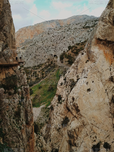 世界上最危险的小径之一“国王之路”(El Caminito del Rey)的广角人行道于2015年