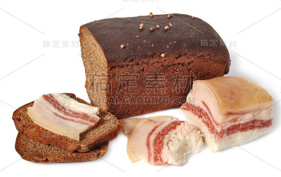 腌猪肉脂肪和Borodinsky黑麦面包隔离在白色