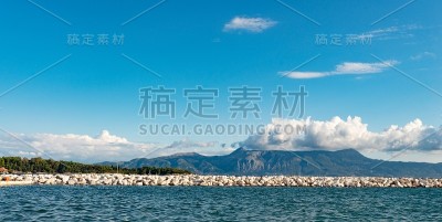 爱奥尼亚海的岩石码头。希腊