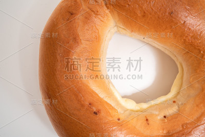 新鲜百吉饼孤立的白色背景