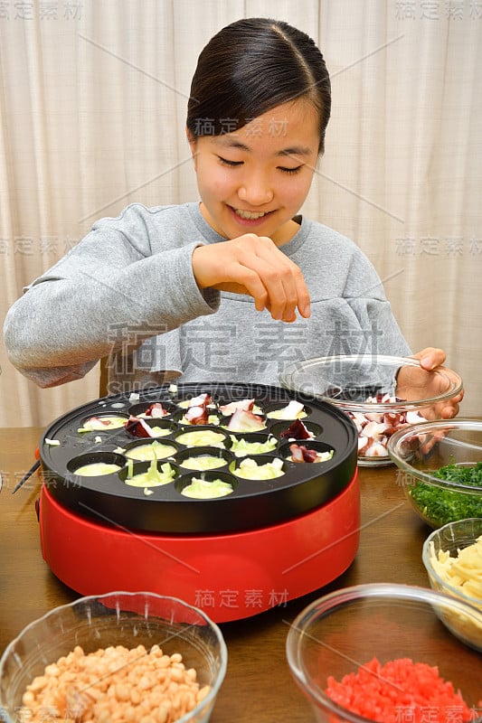 日本女孩喜欢章鱼馅饼派对