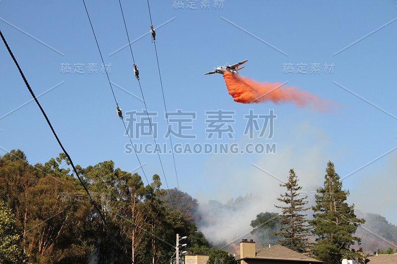 森林灭火空投飞机