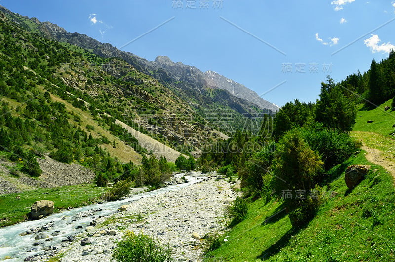 高山河流，Galuyan峡谷，吉尔吉斯斯坦