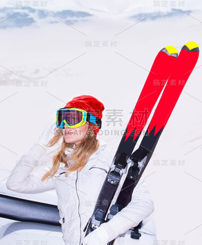 美丽的滑雪教练