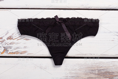 特写的黑色丝绸皮带与一个蝴蝶结。