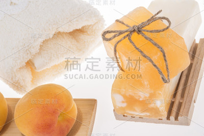 天然肥皂条，杏子和毛巾白色