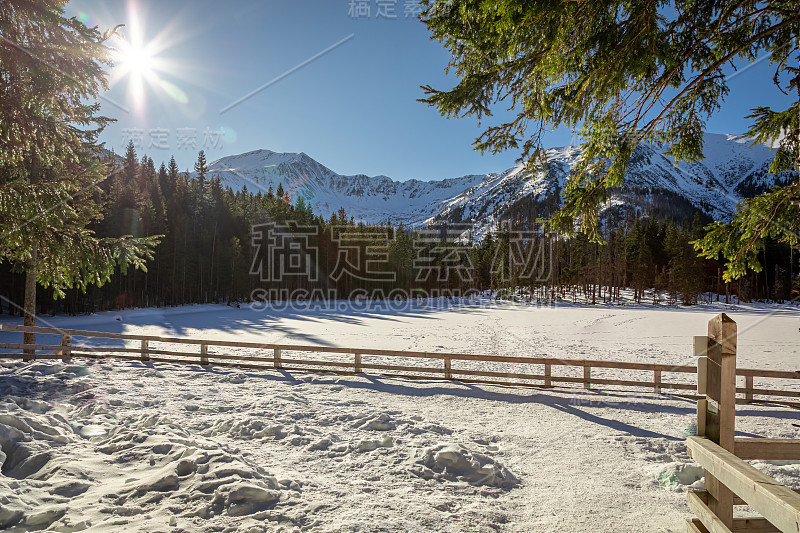 冬天的Smreczynski湖，太特拉山