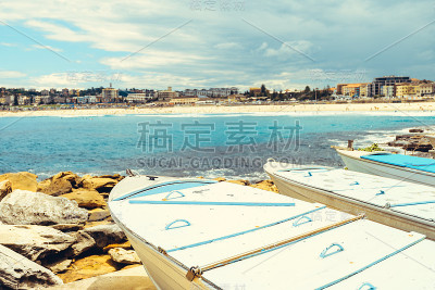 邦迪海滩停着几艘船