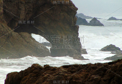 马里布海滩的一个海洞