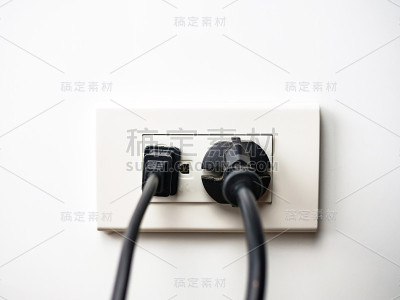 插入插座的黑色电线