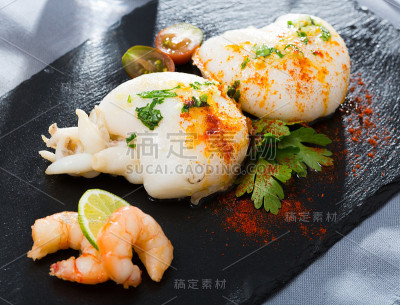 两个烤墨鱼