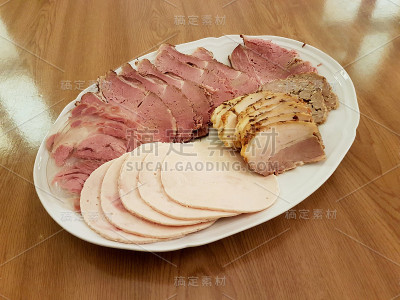 一盘碎肉。