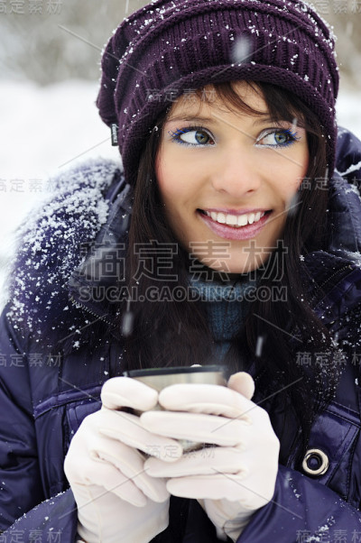女孩在冬天