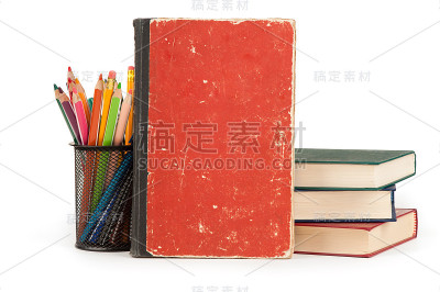 书和铅笔在白色的背景上