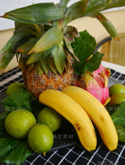 健康热带水果，菠萝，柠檬