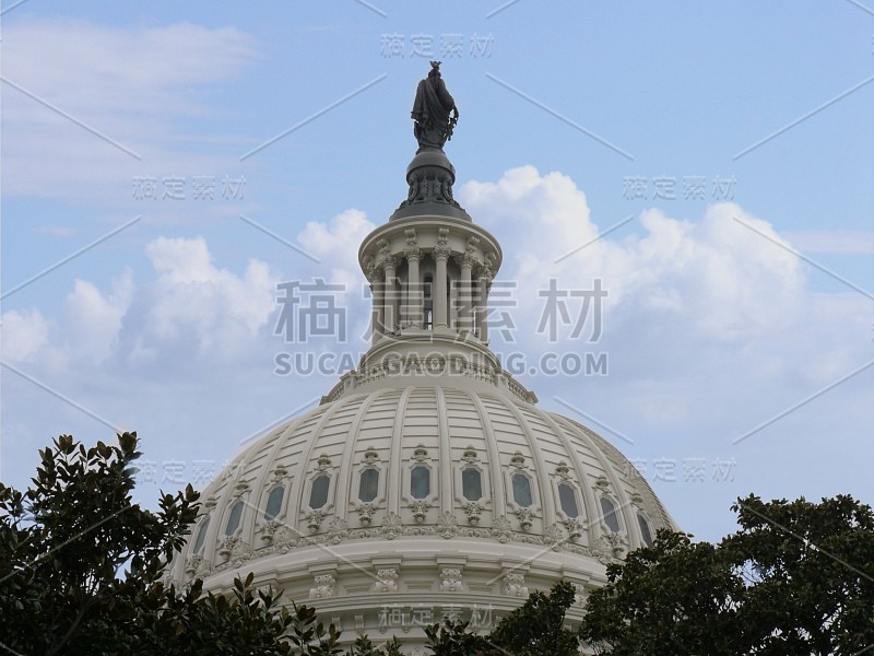 位于华盛顿特区的美国国会大厦圆顶的上部，美国联邦政府立法机构的所在地。