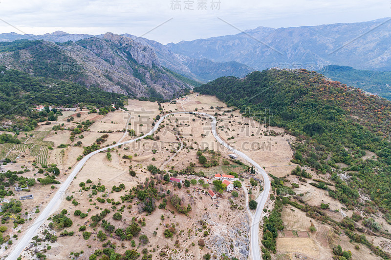 波斯尼亚山区的克洛布克村。