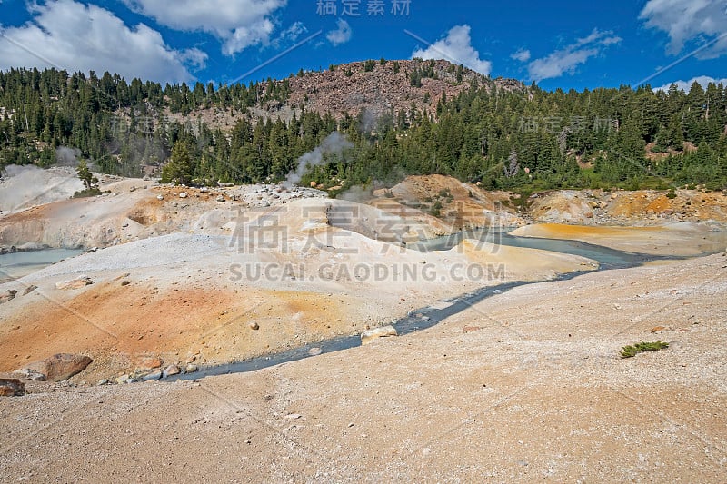 高山热液地区的贫瘠景观