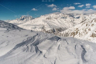 云下的冬山美景
