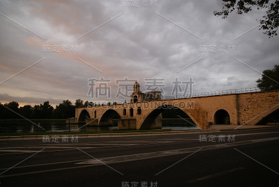 日落时分的法国阿维尼翁