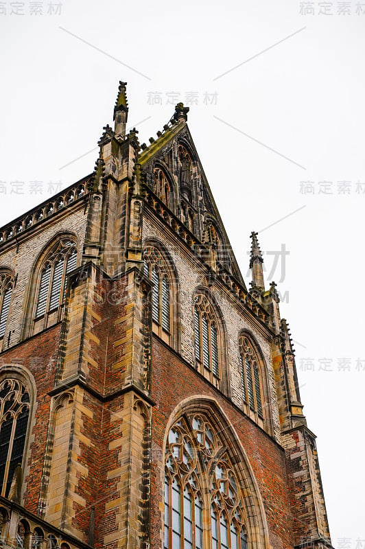 Grote Kerk(大教堂)在Grote Markt，哈勒姆的中心广场