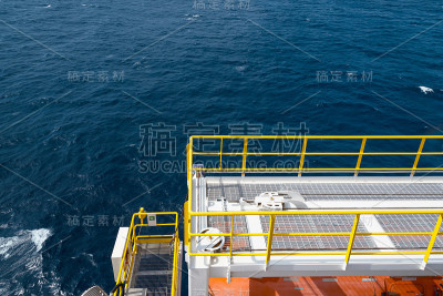 海上石油钻井平台的敞开式甲板