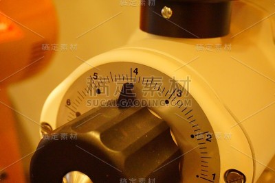 老式咖啡研磨机。