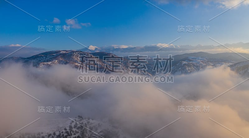 空中拍摄的欧洲雪城