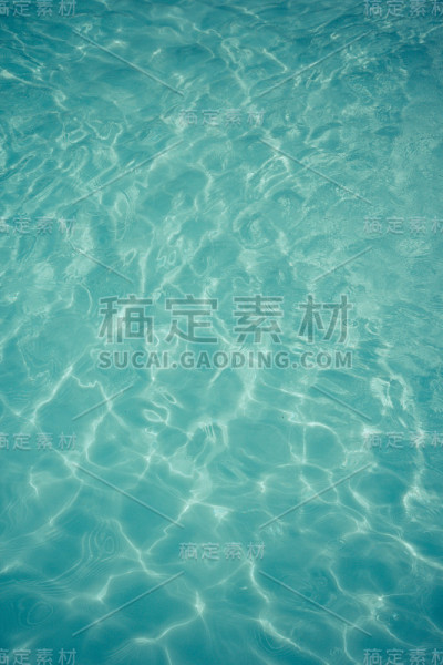 游泳池中浅蓝色的水纹理图案
