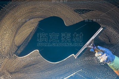 玻璃清洗机在清洗玻璃时制作图案