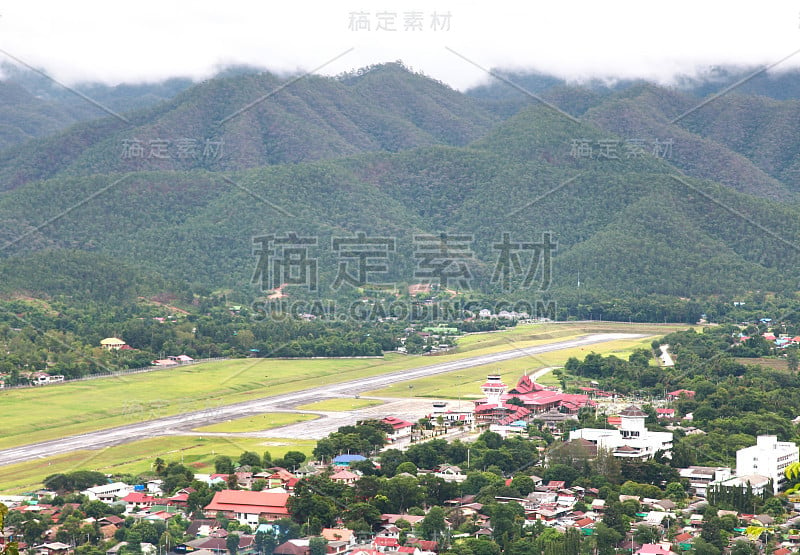 泰国湄南河孔木寺的全景