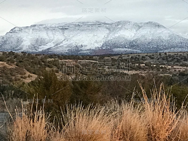 美国亚利桑那州明格斯山的雪