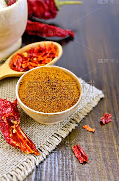 胡椒红木碗，粗麻布装在船上