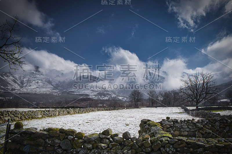 乡村和山区景观。