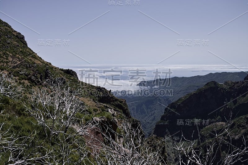 山顶云景全景(葡萄牙马德拉岛，欧洲)