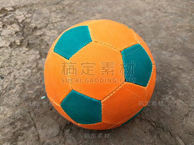 两个颜色的足球