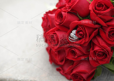 红玫瑰结婚戒指